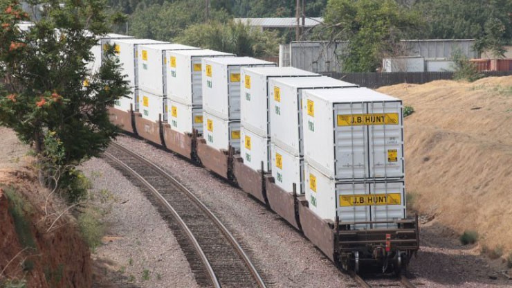 J.B. Hunt Installs Tracking Solution on Intermodal and OTR Container Fleet