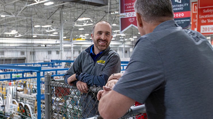 j.b. hunt employee talking with milgard customer