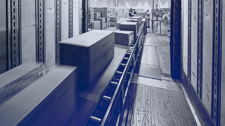 Solving Supply Chain Challenges with Fulfillment Services fulfillment distribution center with conveyor