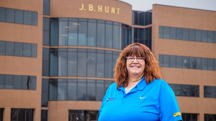 jodi edwards earns driver of the year recognition