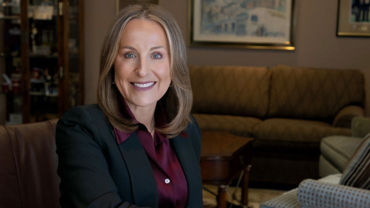 shelley simpson headshot