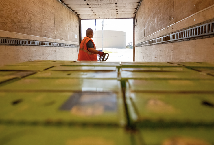 J.B. Hunt LTL unloading truck
