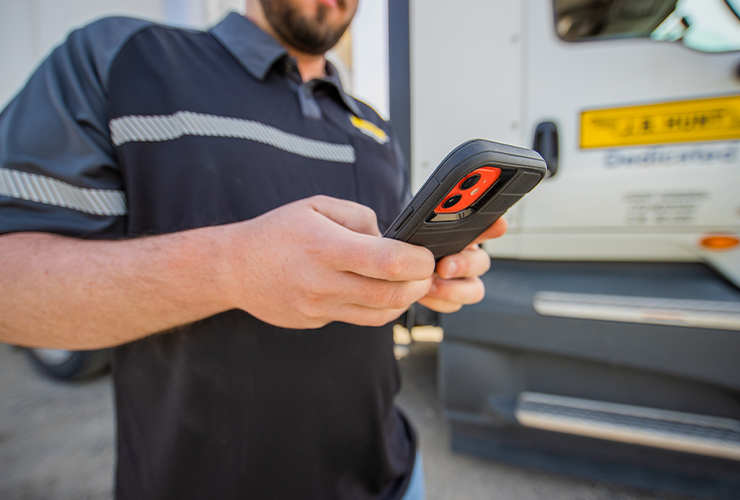 J.B. Hunt driver using the drive app